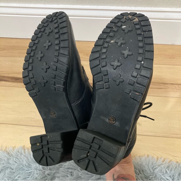 Fleece-lined Leather Boots - Picture 7 of 11